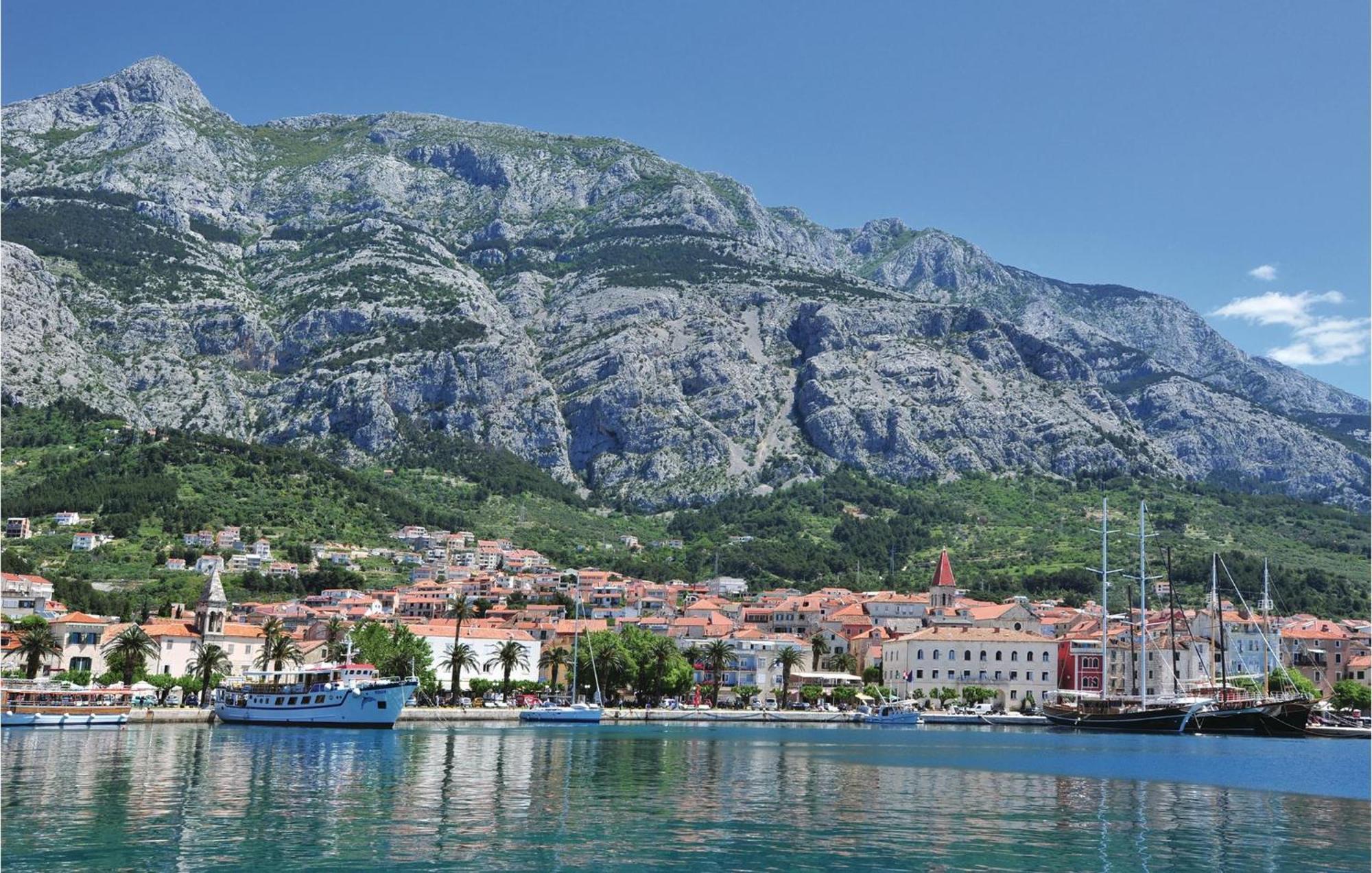 2 Bedroom Stunning Apartment In Makarska Buitenkant foto