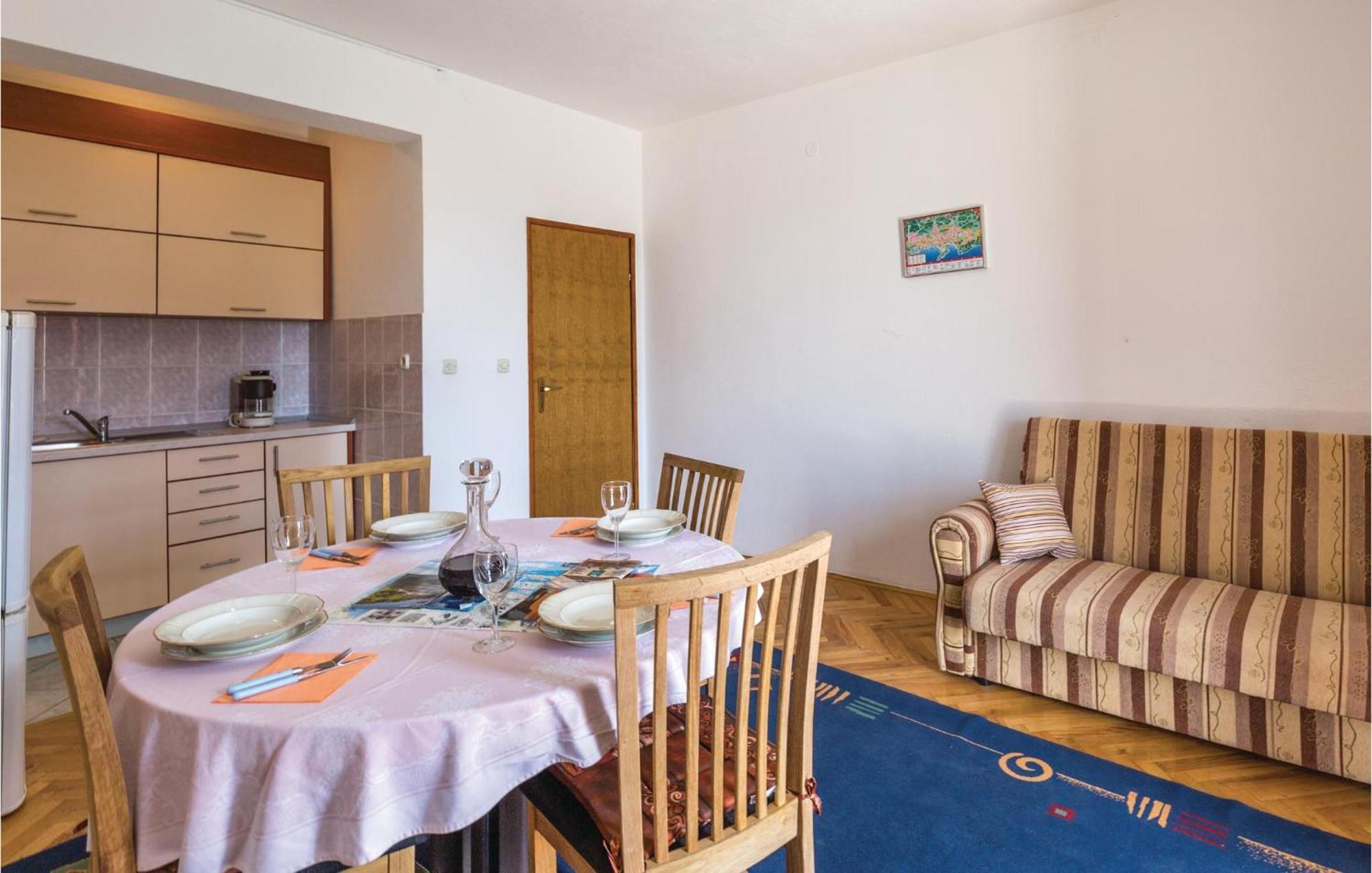 2 Bedroom Stunning Apartment In Makarska Buitenkant foto